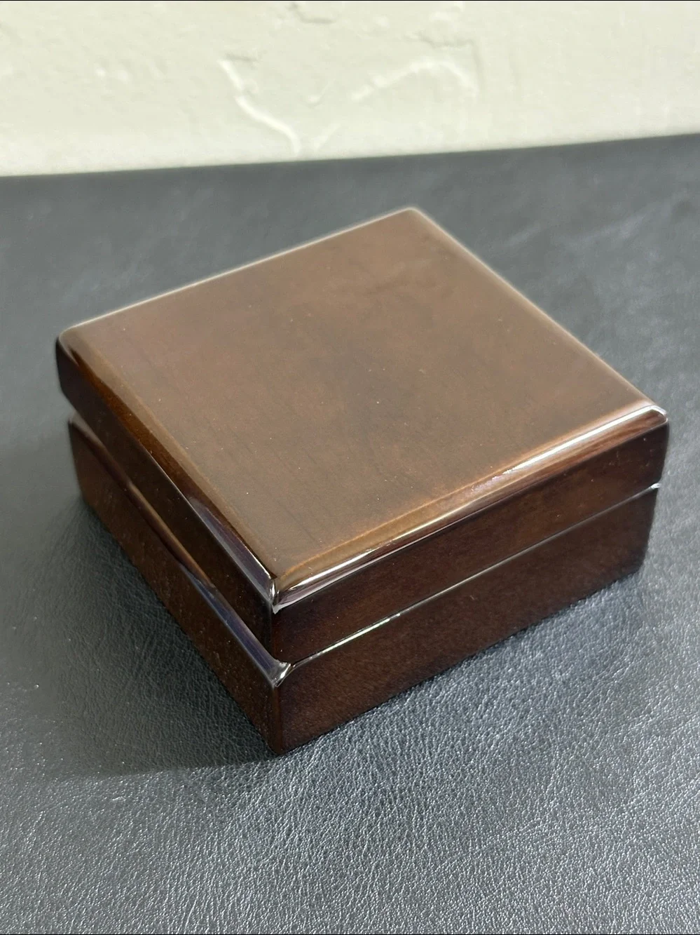 Premium Wooden Pendant Necklace Gift Box - Glossy Brown Lacquer Finish New